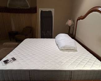 Ultra plush Stearns & Foster mattress and boxsprings. Estate Collection. King size. 
