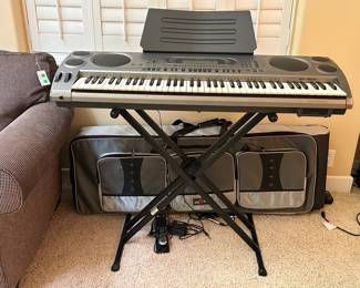 Casio wk-1800 keyboard with foot pedals, stand & heavy duty rolling carry case.