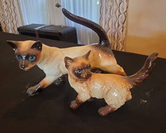 Goebel Siamese cats