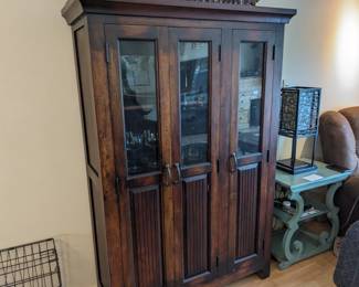 Inv. no 005   China cabinet  42.5x15x66
