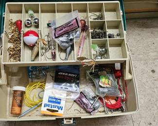 TACKLE BOX WITH LURES