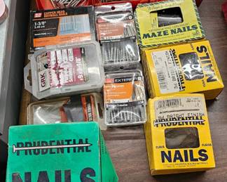 LOT OF VARIOUS NAILS