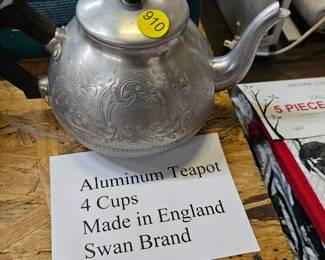ALUMINUM TEAPOT MADE IN ENGLAND