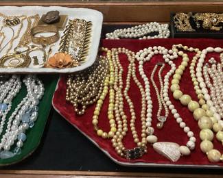 CHOICE TRAY COSTUME JEWELRY