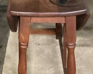 VTG. DROP LEAF TABLE