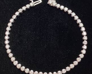 14KT WHITE GOLD DIAMOND TENNIS BRACELET, 9.1 GRAMS