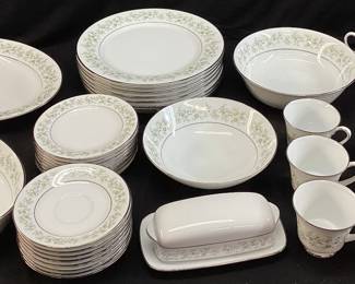 NORITAKE CHINA SET, SAVANNAH PATTERN