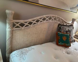 Thomasville bedroom suit queen