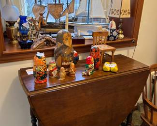 Gate leg table, nesting dolls