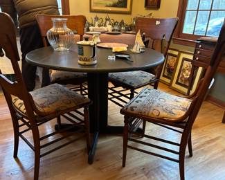 Table w antique chairs