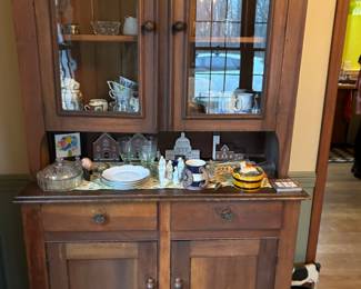 Awesome primitive hutch