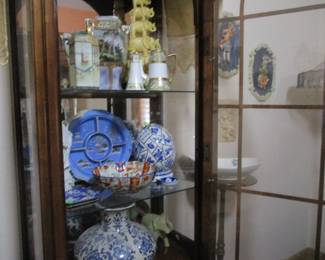 Oriental porcelain and decorations
