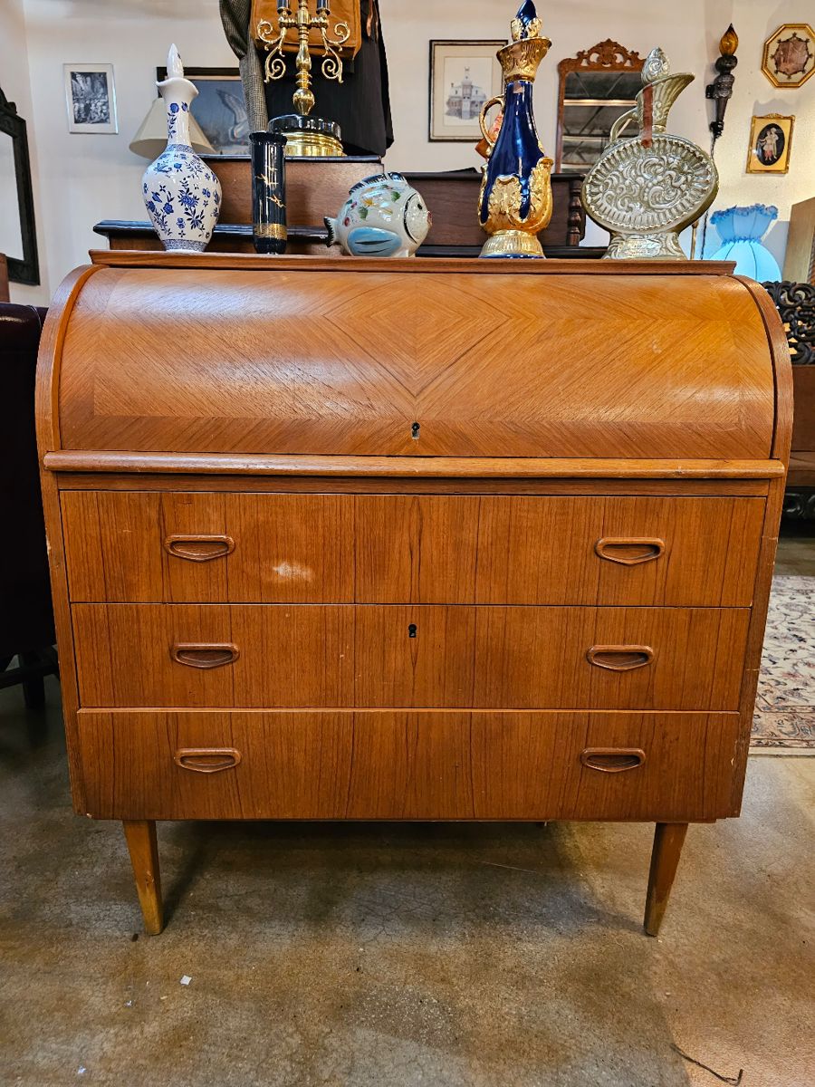 Cait's Blue Island Liquidation Sale 65... starts on 1/26/2024