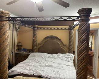 Canopy bed
