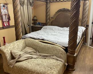 King size canopy bed