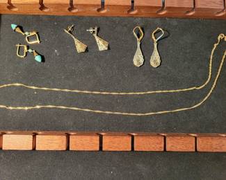 A few nice gold jewelry pieces!