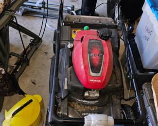 Honda GCV 200 HRX217 lawn mower