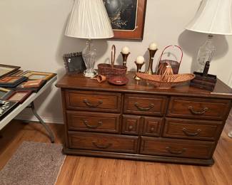 Dresser, lamps and deco items.