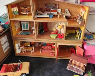 Vintage Dollhouse--Fully Furnished