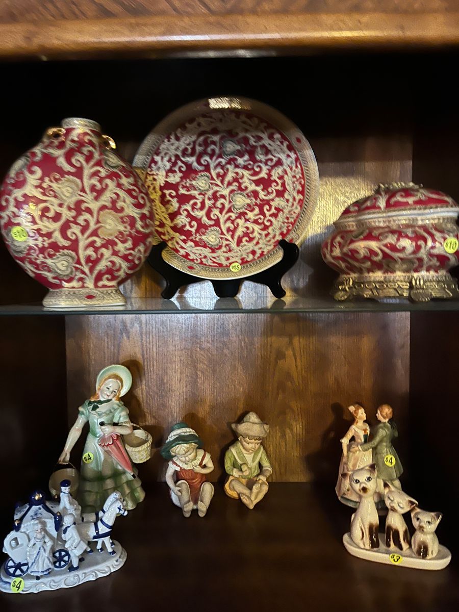 Vintage estate sale in Dallas, TX starts on 2/3/2024
