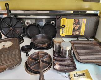 Cast Iron Skillets/Pans