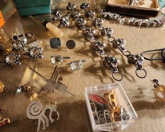 Collection of Vintage Womens Jewelry (Some Costume and few pieces of Sterling) 