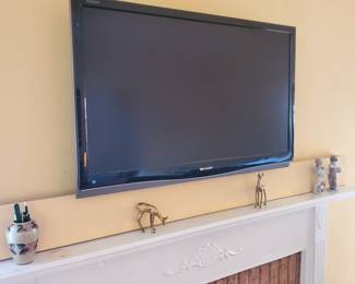 Sharp Aquos (table base inc)