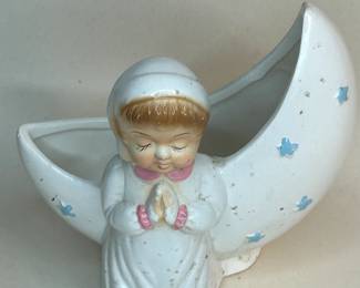 Vintage 1970s Baby with Moon featuring Blue Stars Shower Planter - minor chips due to normal wear of a piece this age. See photos for details.
Dimensions: Approximately 5" Height x 5" Width x 2.5" Deep
Weight: 8.4 ounces