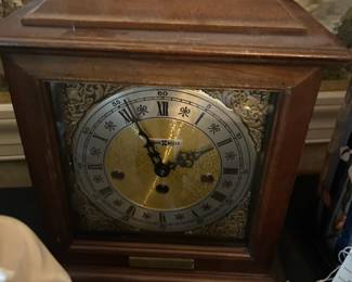 Howard Miller TRIPLE CHIME KEY WIND 8-DAY Mantel Clock