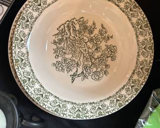 Set of 5 Pattern Code: RYLRYL20
Description: Green Flower Design With Bird
Pattern: RYL20 by Royal (USA)
Status: Discontinued. Circa: 1956 -