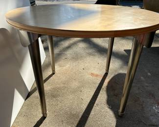 Mid-Century Modern Round Seat Chair Table with Unique Legs
Dimensions: Table Circumference 41"
Height to Table Top 29.25"
Leg Height 28"
Table Top Thickness 1.25"
Disclosures: This table is in excellent condition with normal signs of wear for a piece of this age. (Please see the pictures for details.)