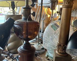 Vintage (HANDCRAFT ETRUSCO) Made in Italy Glass Wood Brass MCM Table Lamp with Greek Key