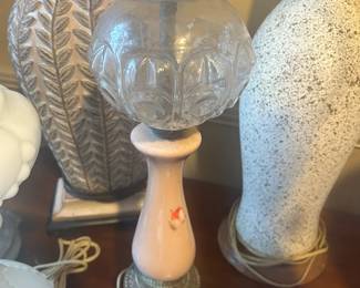 Mid-Century Modern (1960s) Molded Glass Ball on Pink Plaster Lamp Base with Filigree Decoration
Size: 30" Height