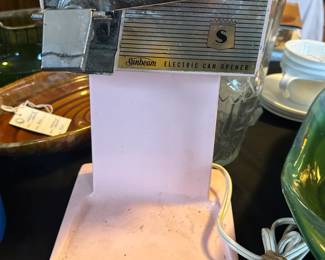 Vintage 1950s Pink Sunbeam Electric Can Opener in proper working order. Model
Sunbeam 64S-2
Power 110-120v