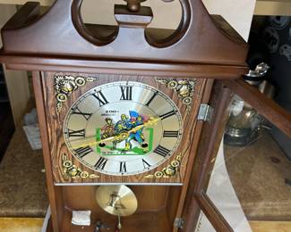 Vintage 1970’s, "1776 Spirit of '76" - 200th Anniversary Bicentennial Key Wind Chime Mantel or Wall Pendulum Clock
Vintage 70's Spirit Of 76 United States 200th Anniversary Bicentennial Key Wind Chime Mantel Wall Clock. A Vintage 70's Spirit Of 76 United States 200th Anniversary Bicentennial Key Wind Chime Mantel or Wall Clock. Please use the photos to determine the condition of this mid-1970s Mantel Clock celebrating our country's 200th birthday. It has a hanging tab, so it can be hung on a wall or stand-alone, as shown. It chimes on the hour to the hour and once on the half hour. It comes with the key shown. The clock is 24" tall, 12" wide, and 5.25" deep.