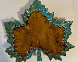 Vintage 1980 Van Briggle Pottery Colorado Springs Brown Leaf Dish
Dimensions: 9.75" Deep X 8.75" Width x 1.5" Height
Weight: 8.4 ounces
This dish was purchased new in the 1980s and remained with the original owner. She is downsizing and is now available for purchase.
Disclosures: This set is in excellent condition with normal signs of wear on the bottom, while the top is pristine. (Please see the pictures for details.)