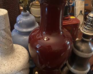 1950s to 1960s Chinese style (chinoiserie) ox blood red (sang de boeuf) ceramic vase form table lamp on a brass base