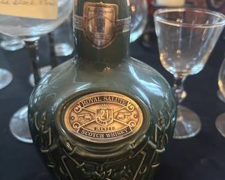 CHIVAS BROTHERS LTD ROYAL SALUTE 21 SPODE EMERALD GREEN DECANTER BOTTLE W/STAMPS