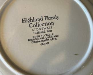 1970'S HIGHLAND FLORALS COLLECTION STONEWARE DISHES HIGHLAND BLUE' 33 Piece SET
