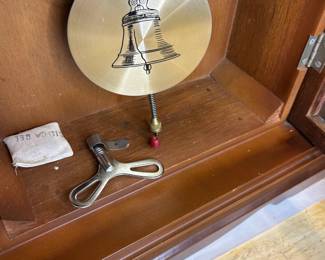 Vintage 1970’s, "1776 Spirit of '76" - 200th Anniversary Bicentennial Key Wind Chime Mantel or Wall Pendulum Clock
Vintage 70's Spirit Of 76 United States 200th Anniversary Bicentennial Key Wind Chime Mantel Wall Clock. A Vintage 70's Spirit Of 76 United States 200th Anniversary Bicentennial Key Wind Chime Mantel or Wall Clock. Please use the photos to determine the condition of this mid-1970s Mantel Clock celebrating our country's 200th birthday. It has a hanging tab, so it can be hung on a wall or stand-alone, as shown. It chimes on the hour to the hour and once on the half hour. It comes with the key shown. The clock is 24" tall, 12" wide, and 5.25" deep.