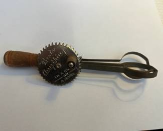 1950's "Beats Anything in Cup or Bowl” Child Sized Working Hand Mixer Beaters