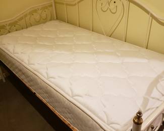 Girl's White Daybed with Sealy Twin Mattress