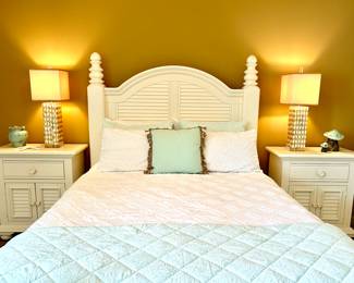 Queen Bedroom Furniture - American Woodcrafters