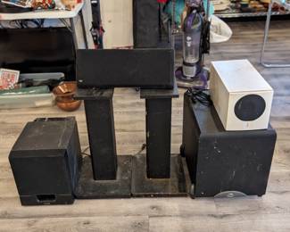 Commercial speaker system with pedestal stands