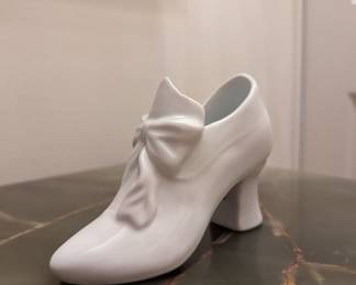 New item
Porcelain shoe
