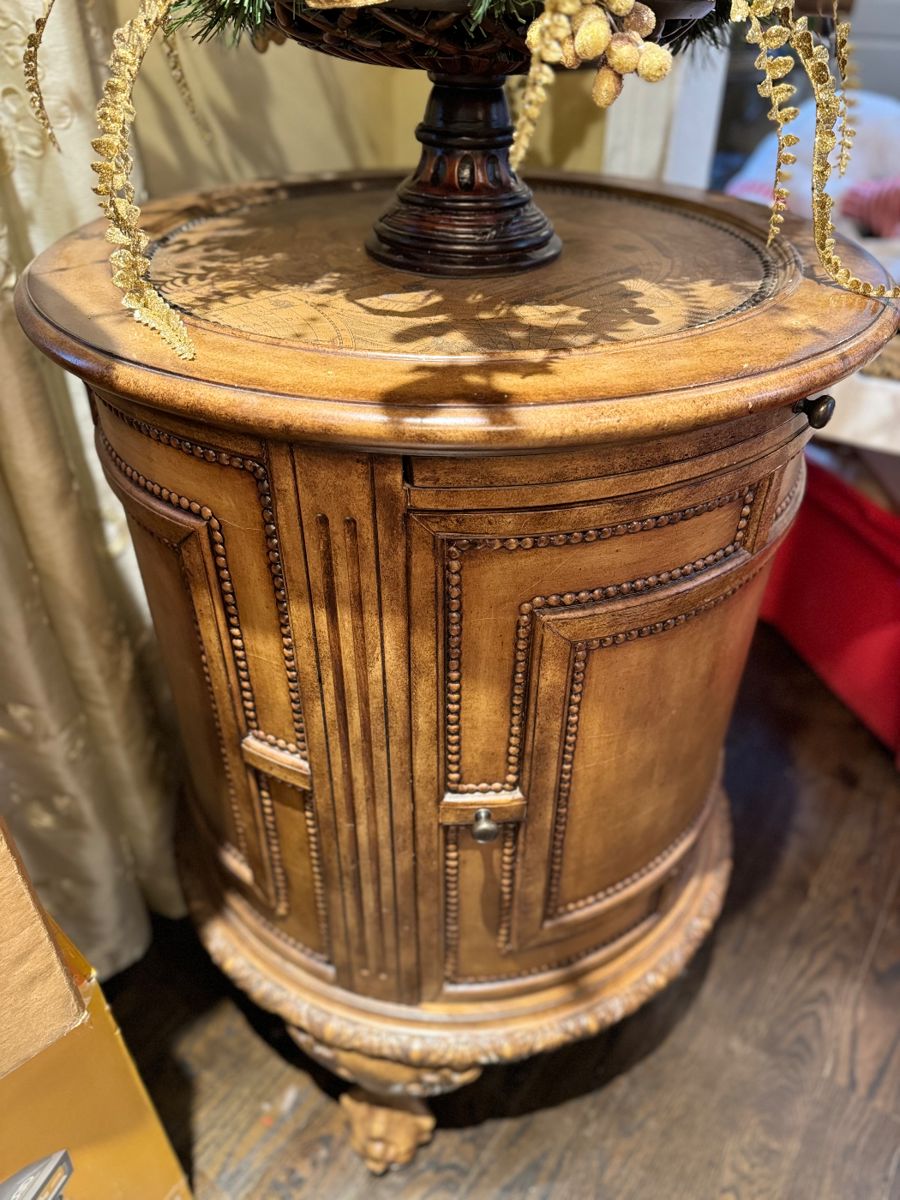 Donna Davis LLCHuge sale! Open Sunday 10... starts on 2/15/2024