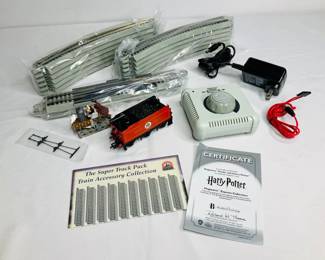 NEW Hawthorne Village Hogwarts Train Transformer and Tracks
