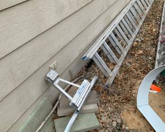 Aluminum Werner Heavy Duty Extension Ladder and Stabilizer