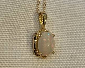 008 14 K Gold Opal Necklace