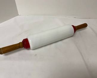010 Imperial Manufacturing Company Milk Glass Rolling Pin